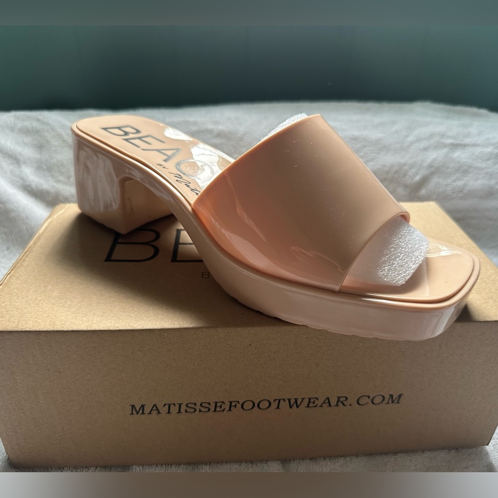 Tan sandal heels, gummy